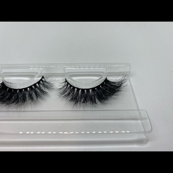 JHaley Beauty LLC Luxury Mink Lashes - Picture 5 of 7